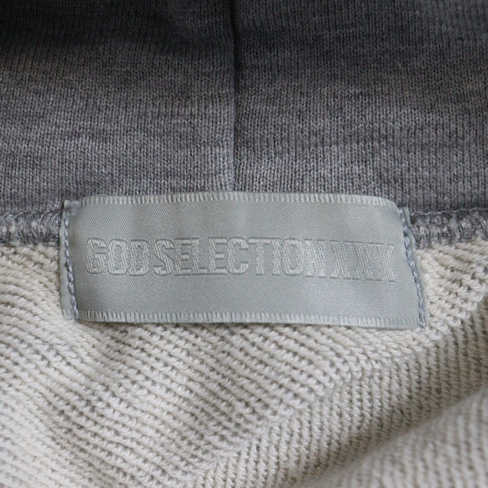 GOD SELECTION XXX(ゴッドセレクショントリプルエックス) フロントロゴ刺繍 プルオーバーパーカー フーディー グレー