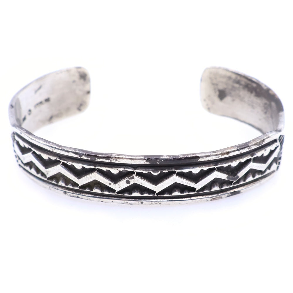 INDIAN JEWELRY(インディアンジュエリー) ナバホ族 Mary Bill メアリービル スタンプワーク バングル ブレスレット シルバー