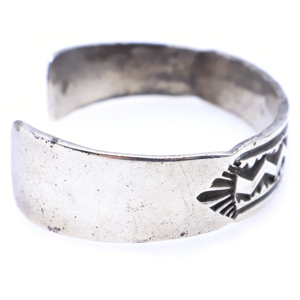 INDIAN JEWELRY(インディアンジュエリー) ナバホ族 Mary Bill メアリービル スタンプワーク バングル ブレスレット シルバー