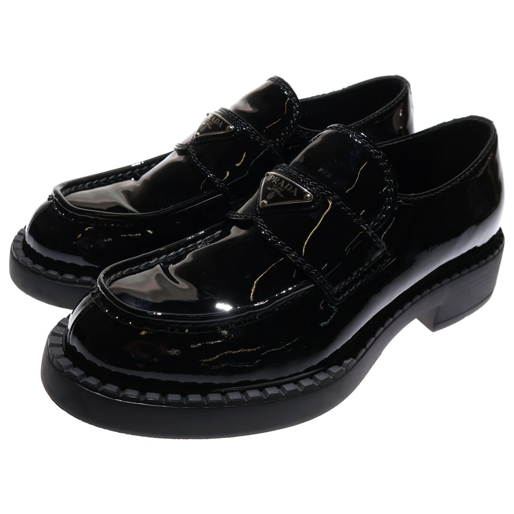 PRADA(プラダ) トライアングルロゴプレート ブラッシュドレザー ローファー ブラック 2DE127