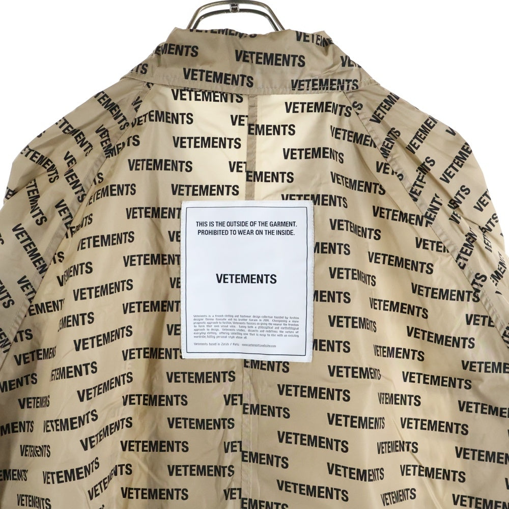 VETEMENTS(ヴェトモン) 18AW MONOGRAM RAINCOAT ロゴ総柄 ナイロン ロングコート レインコート ベージュ UAH19JA301