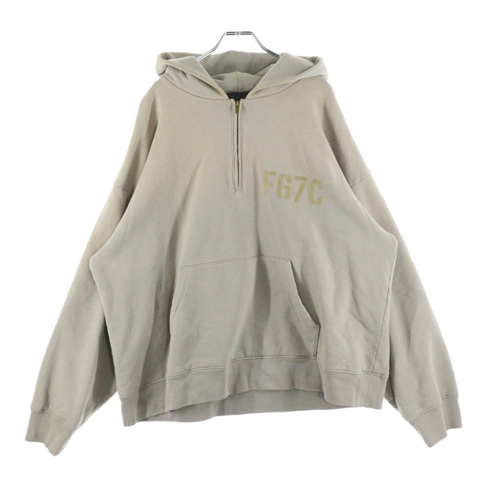 FEAR OF GOD ESSENTIALS(フィアオブゴッド エッセンシャルズ) 21AW Half Zip Hoodie ロゴ ハーフジップフーディー プルオーバーパーカー ベージュ FG50-021