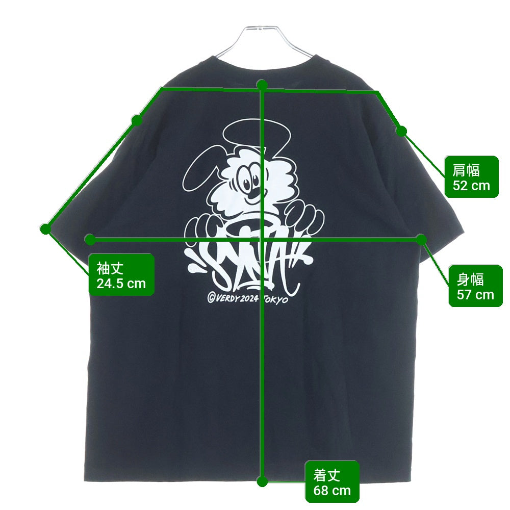 VERDY(ベルディ) 24AW × Central Cee SYNA WORLD VICK セントラルシー ヴェルディ プリント クルーネック 半袖Tシャツ カットソー ブラック