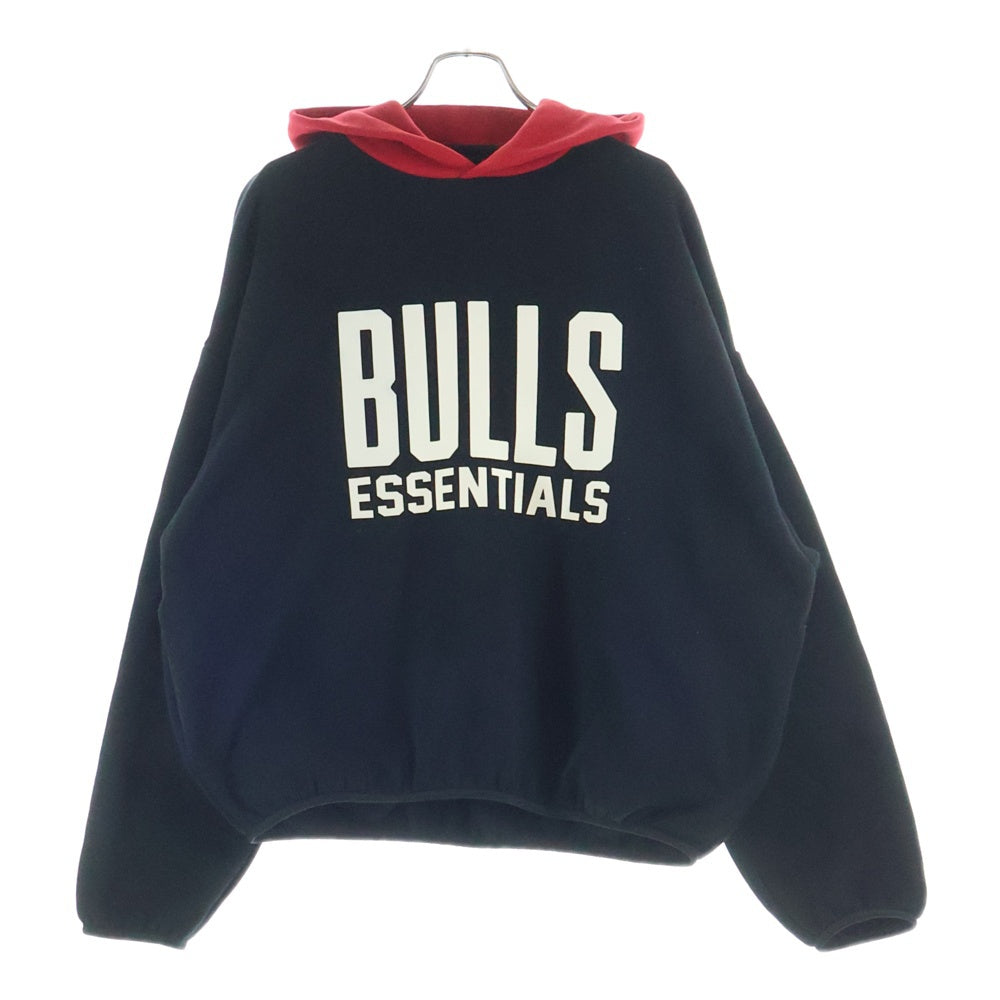 FEAR OF GOD ESSENTIALS(フィアオブゴッド エッセンシャルズ) 24AW x NBA Chicago Bulls Hoodie エッセンシャルズ シカゴ ブルズ プリント プルオーバーパーカー 192AL246504F