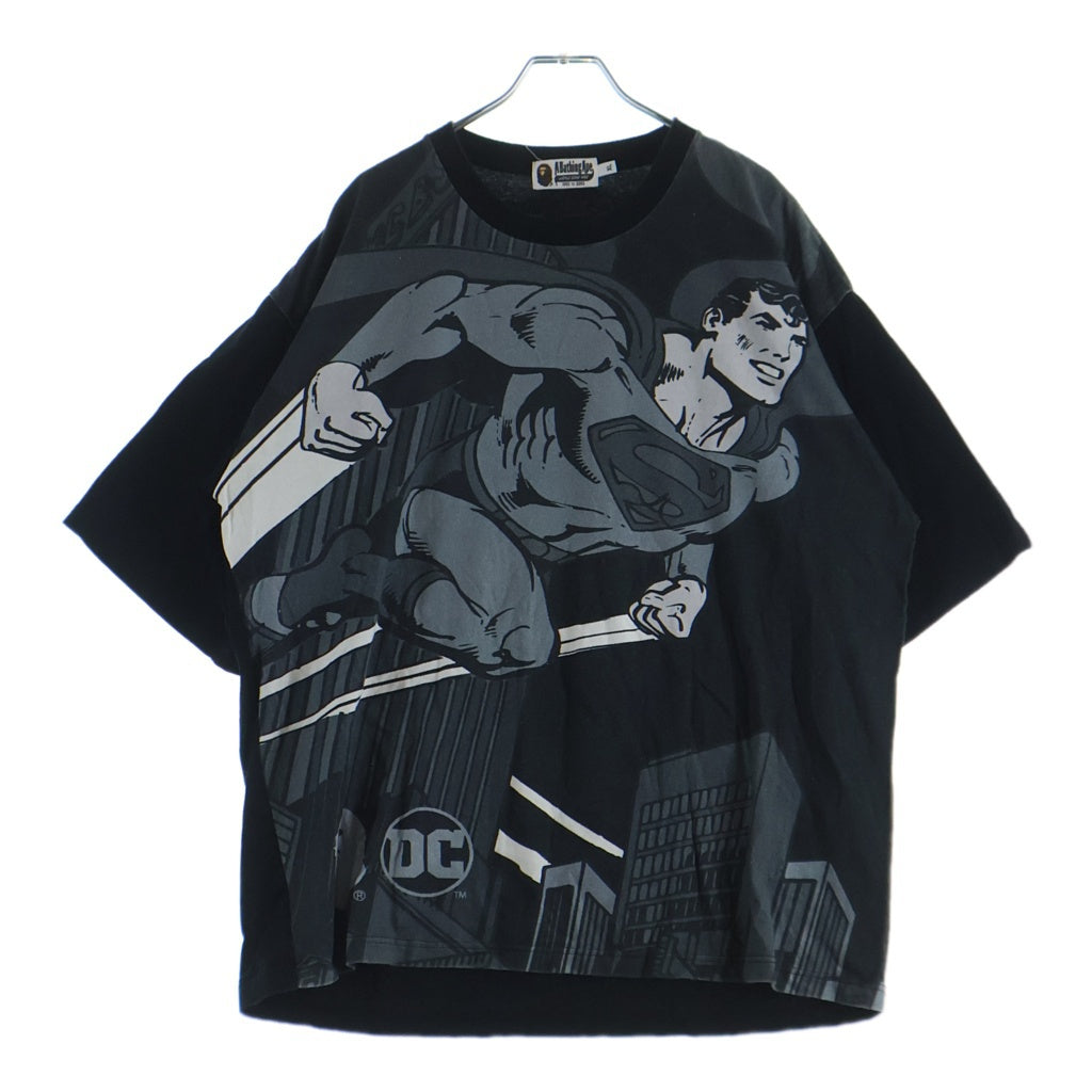 A BATHING APE(アベイシングエイプ) × DC Superman Relaxed Fit Tee スーパーマン 総柄プリント クルーネック 半袖Tシャツ カットソー ブラック 001CSH231911X