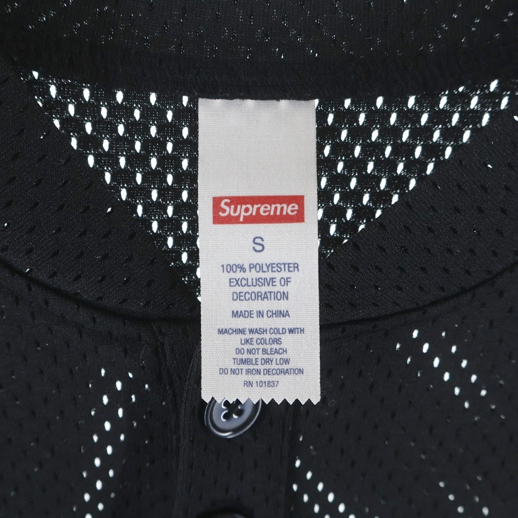 SUPREME(シュプリーム) 24AW Logo Baseball Henley Sロゴ刺繍 ベースボールメッシュ 半袖シャツ ブラック