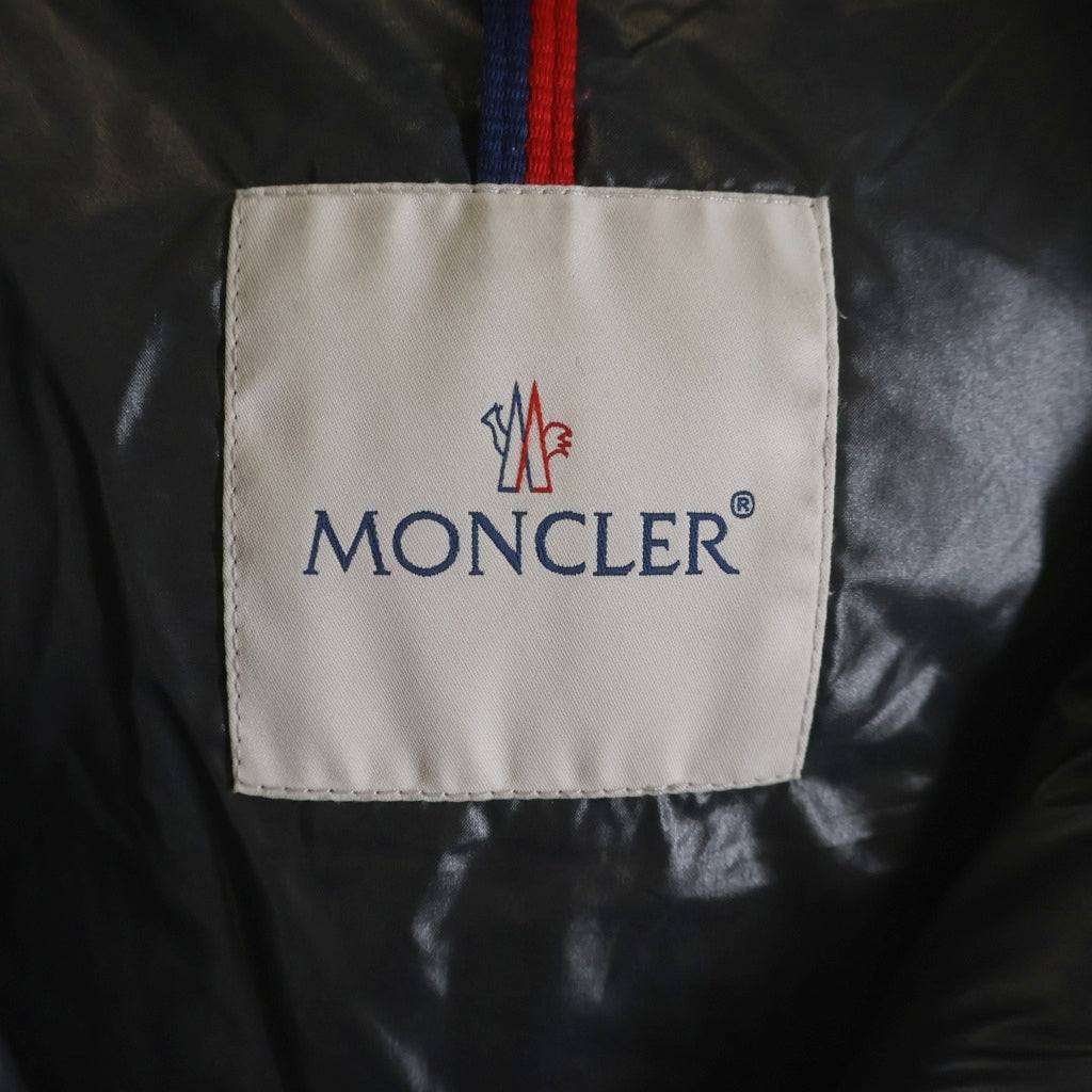 MONCLER(モンクレール) 24AW MAYA マヤ ワッペンロゴ フーデッド ジップアップ ダウンジャケット ブラック