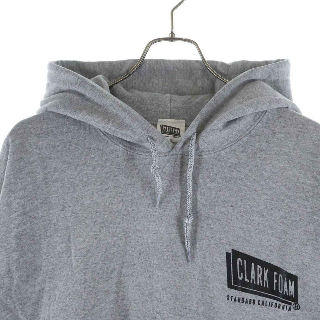 STANDARD CALIFORNIA(スタンダード カリフォルニア) × CLARK FOAM PULLOVER HOODIE クラークフォーム ロゴプリント プルオーバースウェットパーカー フーディ グレー