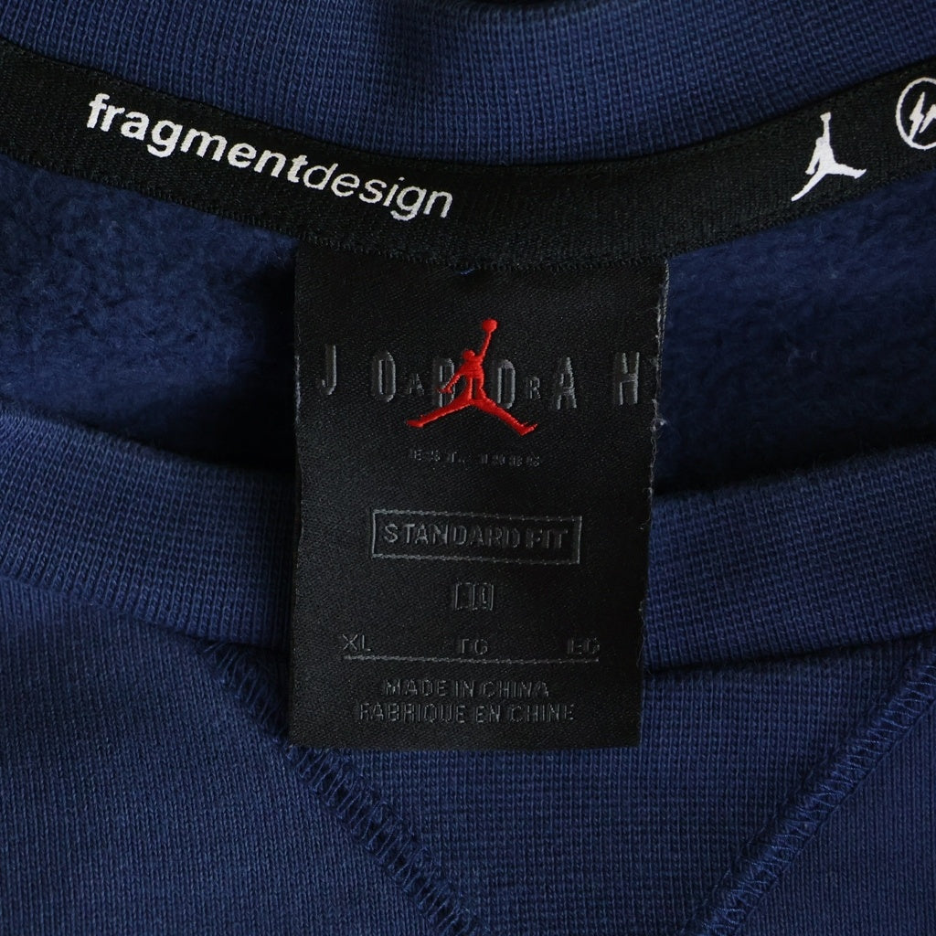 NIKE(ナイキ) 20AW ×Fragment Design JORDAN BRAND AS M J FG FLC CREW フラグメント ロゴプリント クルーネックスウェット トレーナー ネイビー DA2990-414
