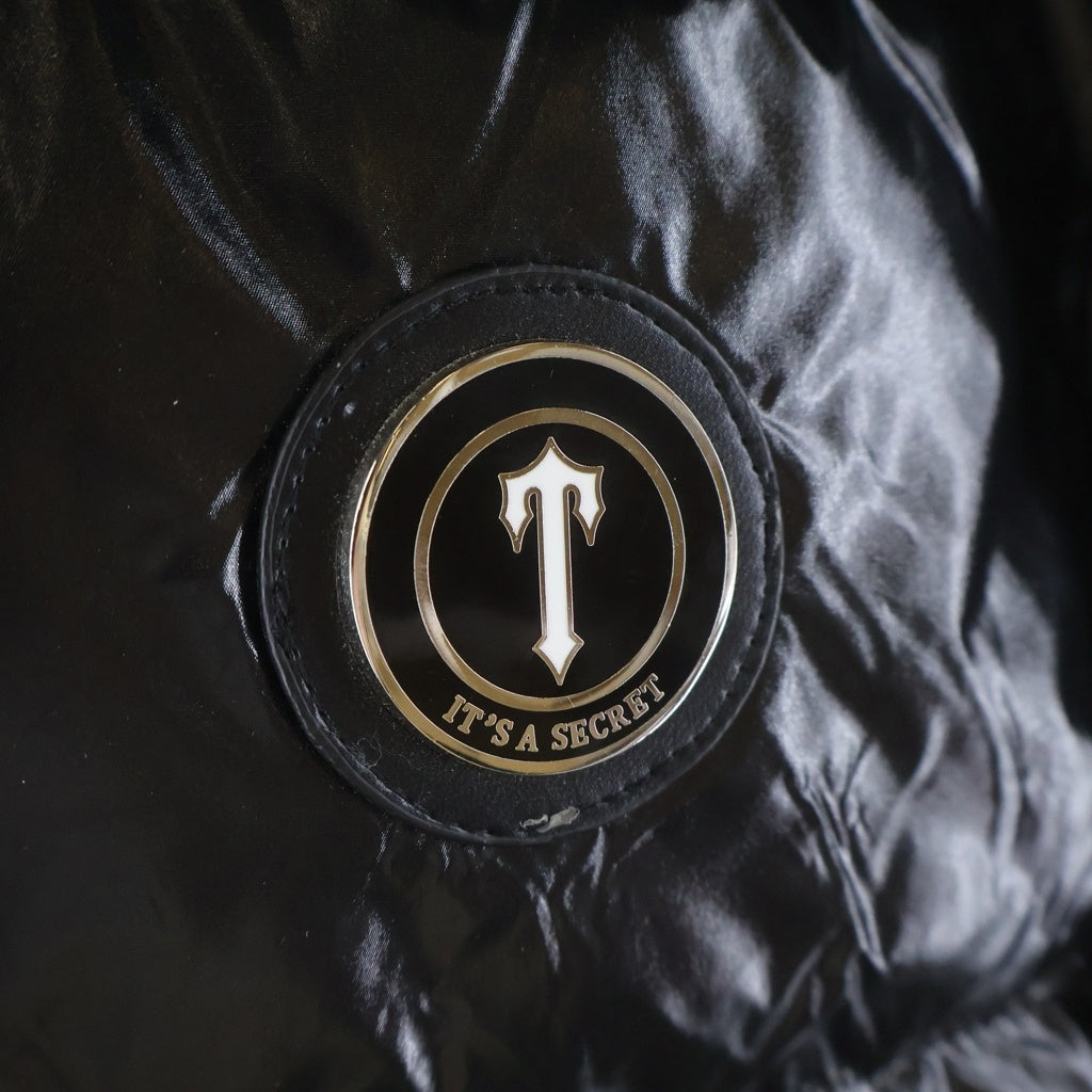 TRAPSTAR(トラップスター) ロゴプレート 中綿 フーデッド ダウン