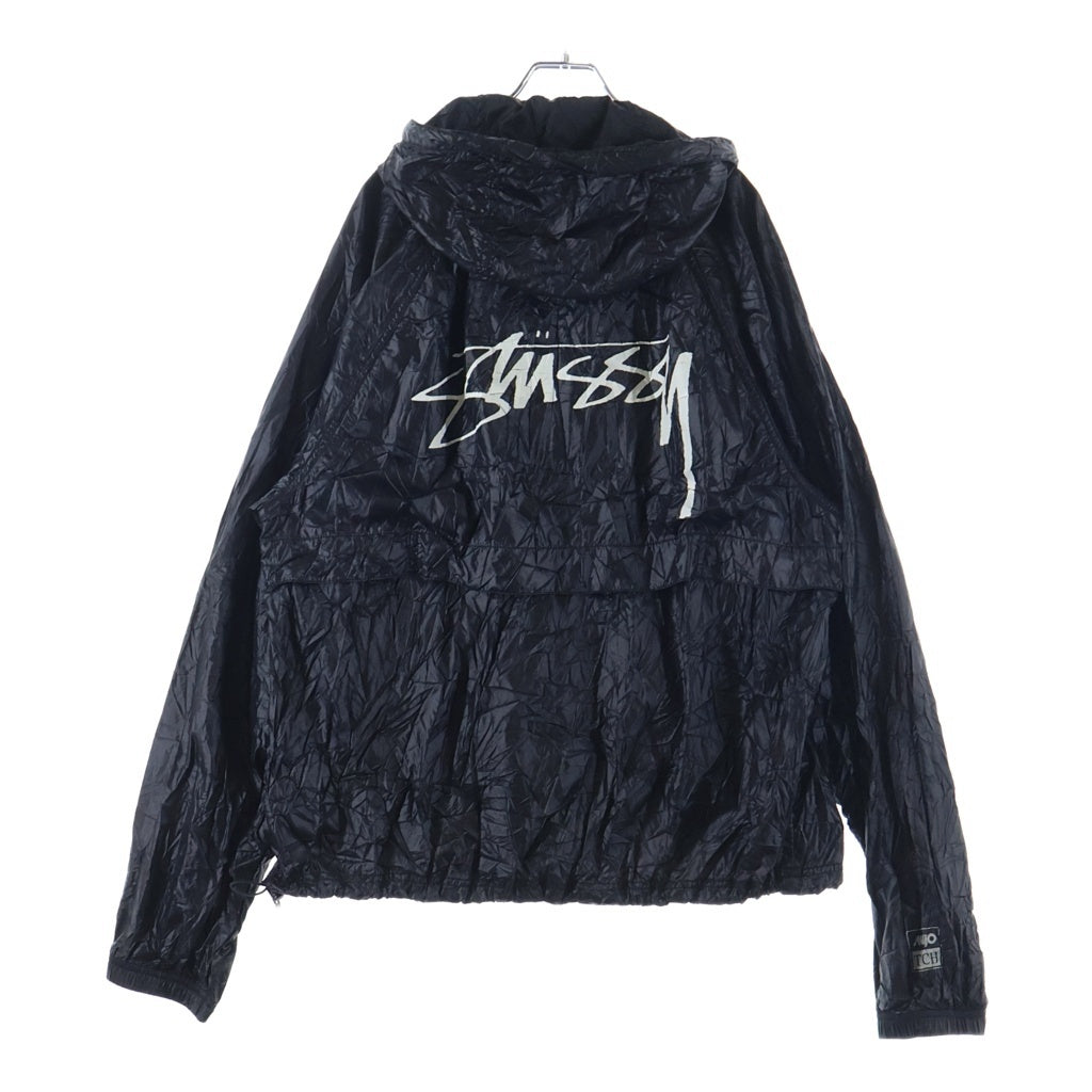 STUSSY(ステューシー) 24SS Beach Shell Wrinkled Nylon Jacket ビーチシェル シワ加工 フロントロゴプリント ナイロン ジップアップ フーデッド ジャケット ブラック