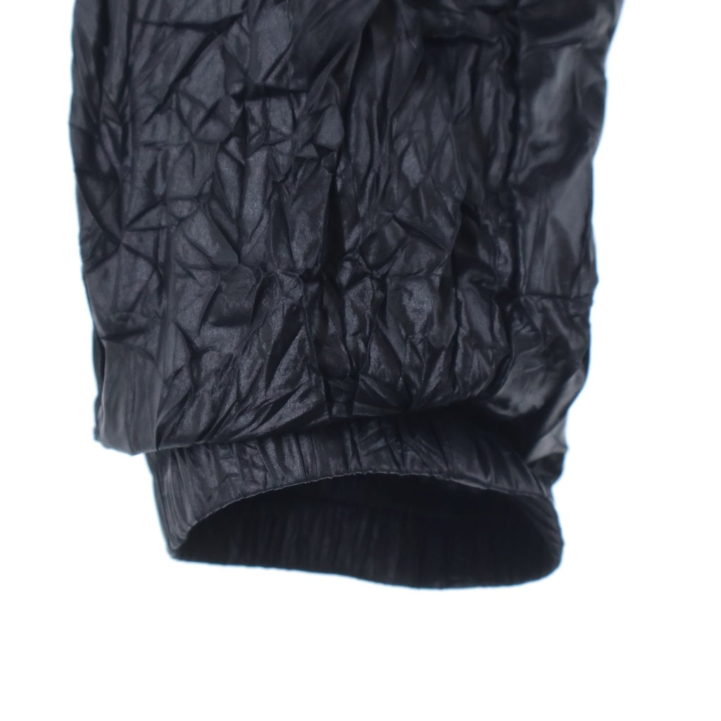 STUSSY(ステューシー) 24SS Beach Shell Wrinkled Nylon Jacket ビーチシェル シワ加工 フロントロゴプリント ナイロン ジップアップ フーデッド ジャケット ブラック