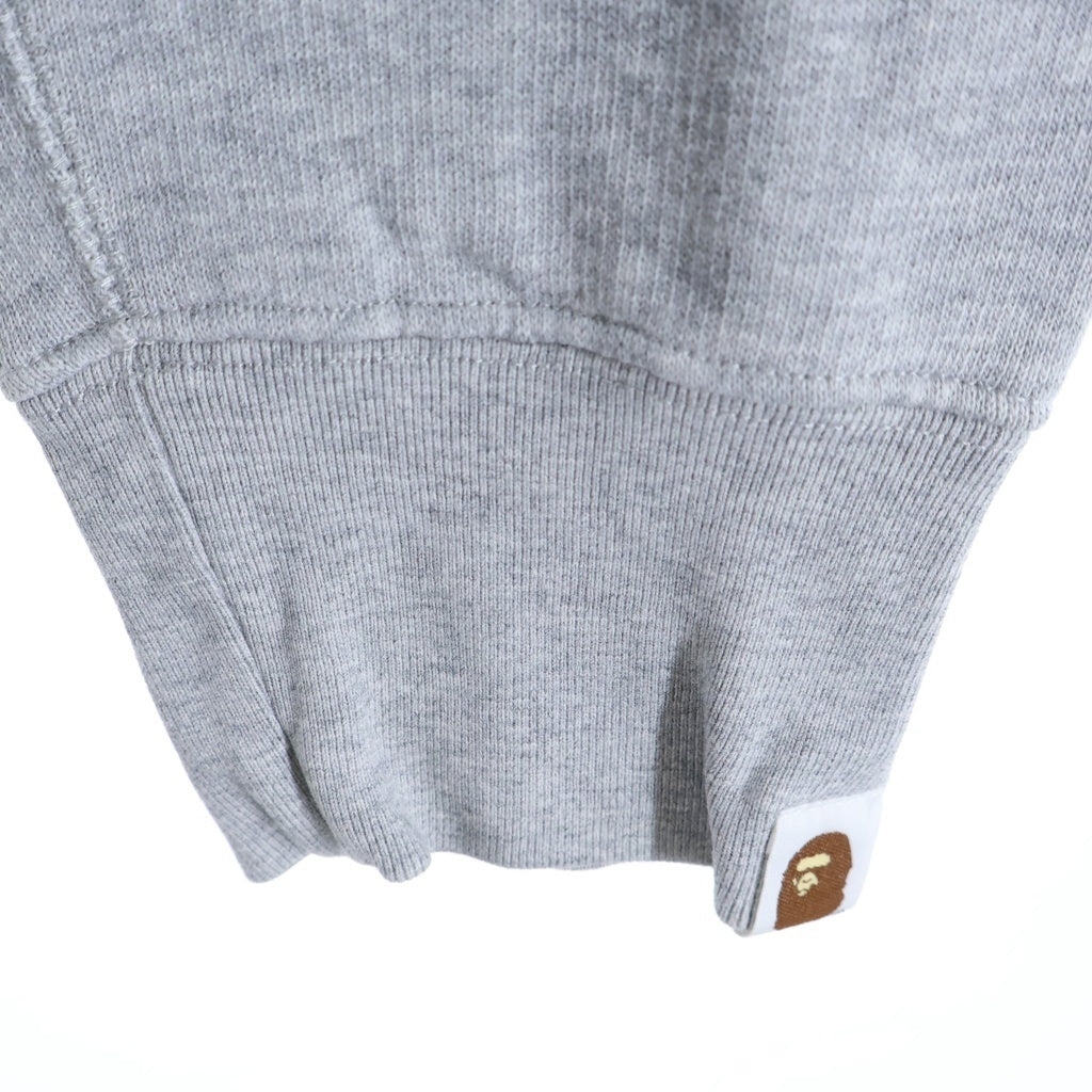 A BATHING APE(アベイシングエイプ) フロントメタルロゴプレート クルーネック スウェット トレーナー グレー