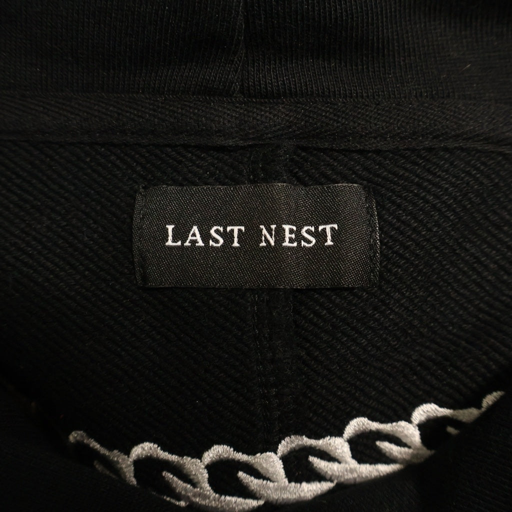 LAST NEST(ラスト ネスト) ネックレス刺繍 プルオーバーパーカー フーディー ブラック