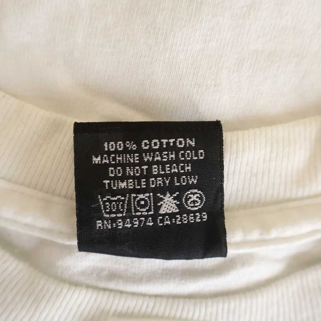 STUSSY(ステューシー) ×tilt SKATE TOUGH Print Tee ティルト フロント スケートタフ グラフィックプリント クルーネック半袖Tシャツ カットソー ホワイト ー