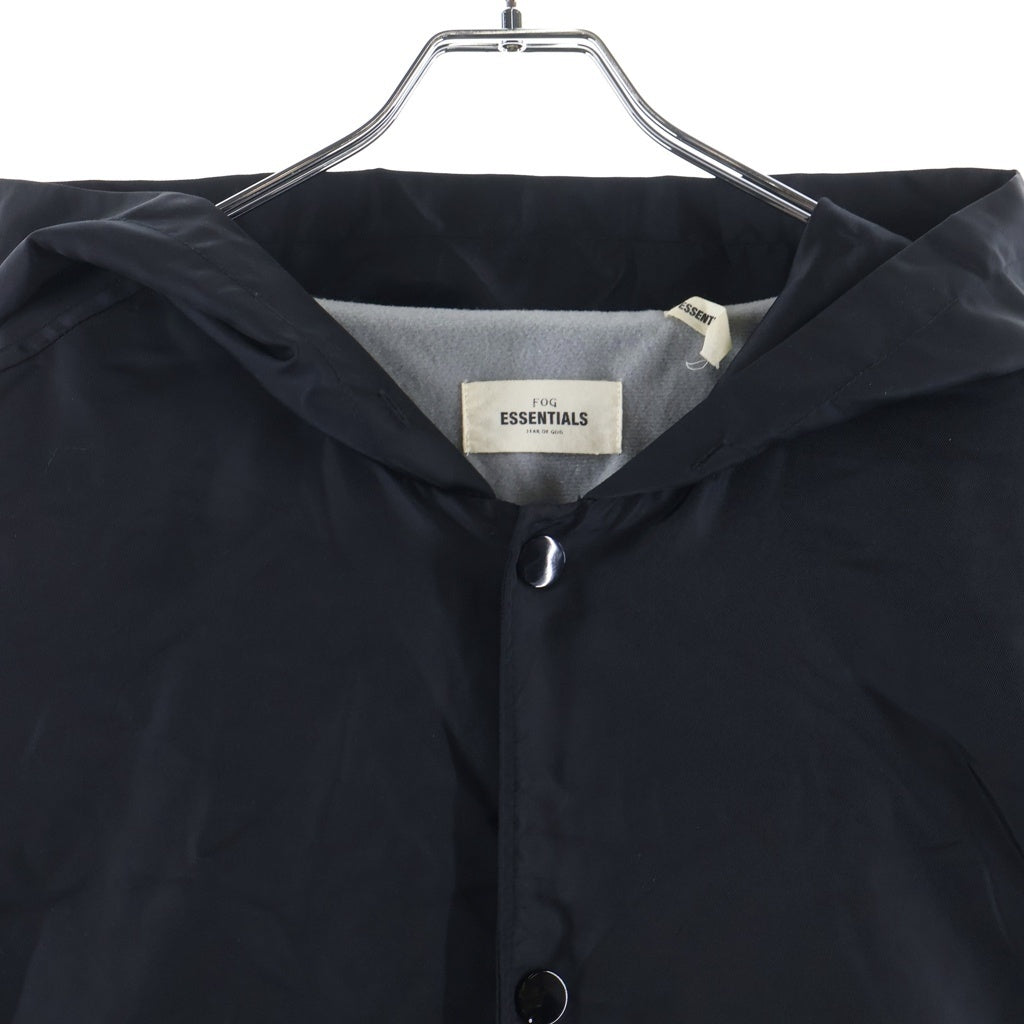 FEAR OF GOD ESSENTIALS(フィアオブゴッド エッセンシャルズ) バックロゴプリント ナイロン コーチジャケット ブラック