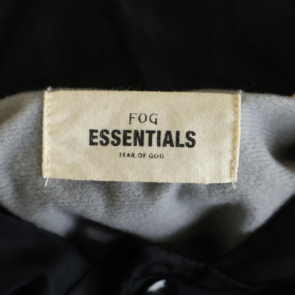 FEAR OF GOD ESSENTIALS(フィアオブゴッド エッセンシャルズ) バックロゴプリント ナイロン コーチジャケット ブラック