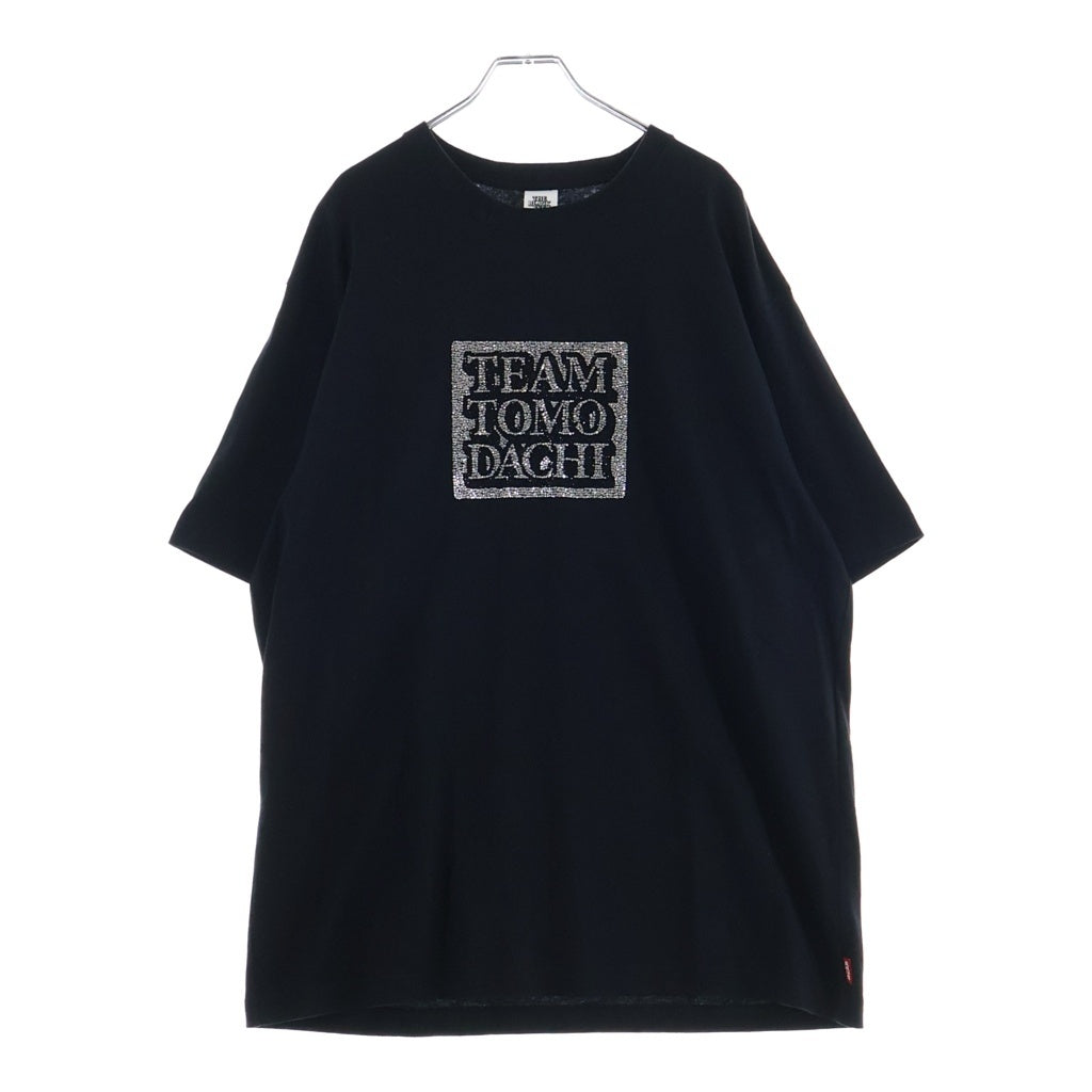 THE BLACK EYE PATCH(ブラックアイパッチ) ×Team Tomodachi Label Rhinestone Tee チーム友達 ラベル 両面ラインストーン 半袖Tシャツ カットソー ブラック