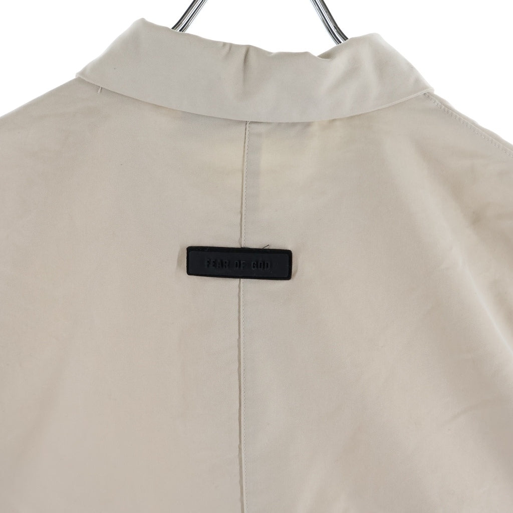 FEAR OF GOD ESSENTIALS(フィアオブゴッド エッセンシャルズ) ボタンダウン 背面ロゴパッチ コットン シャツ ジャケット ベージュ