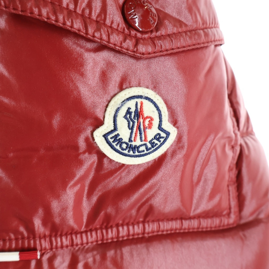 MONCLER(モンクレール) 24AW MALJASSET 袖ロゴワッペン フーデッド ジップアップダウンジャケット レッド J20911A00006