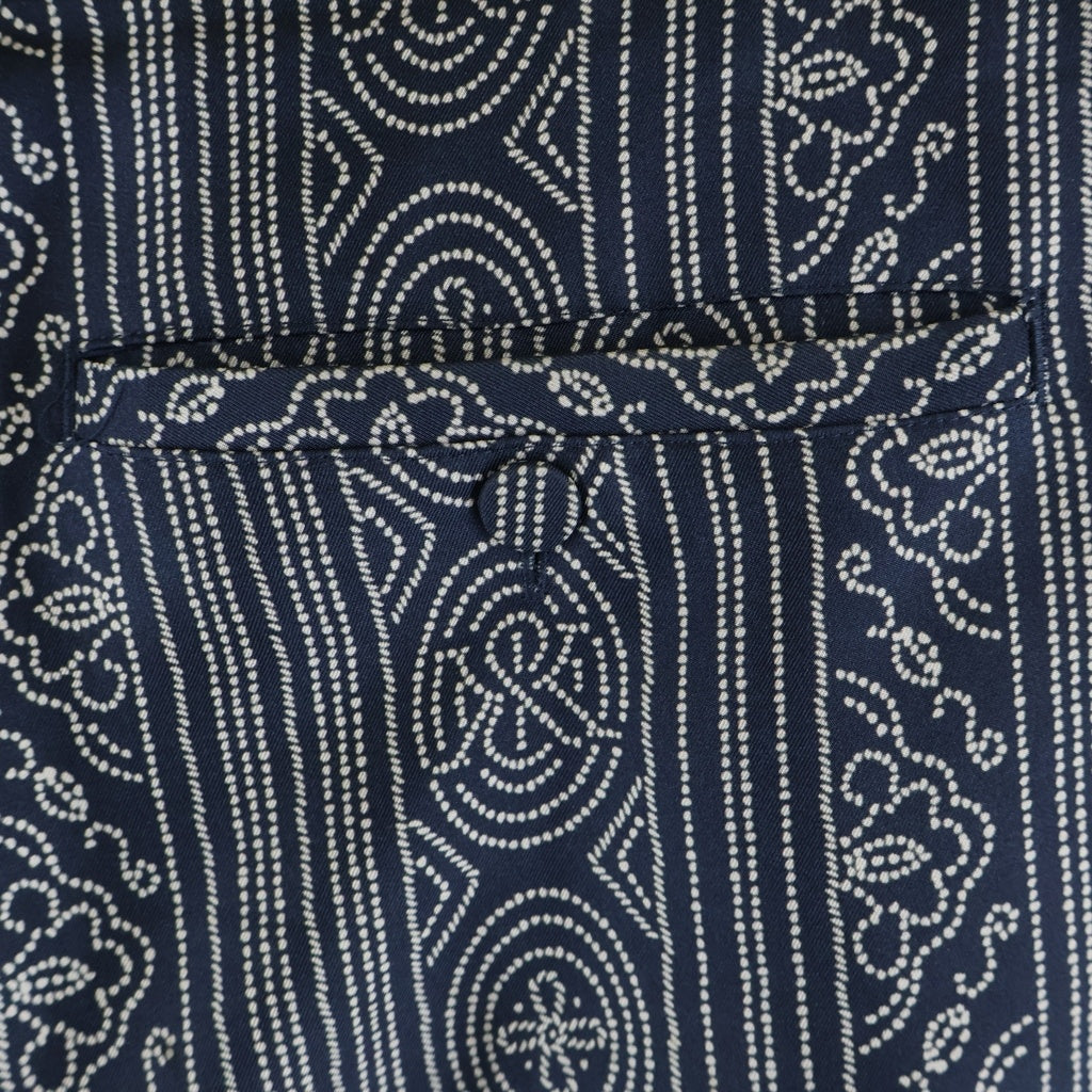 KITH(キス) 25SS &Kin Batik Stripe Pleated Ari Trouser アンドキン バティック ストライプ総柄 プリーツド アリ トラウザー シルク パンツ ネイビー