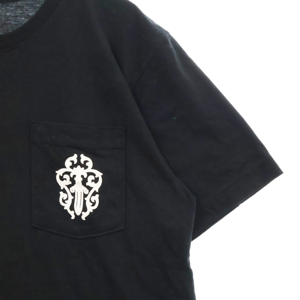 CHROME HEARTS(クロムハーツ) DAGGER PRINT POCKET TEE バック ハーフダガープリント 胸ポケット 半袖Tシャツ ブラック