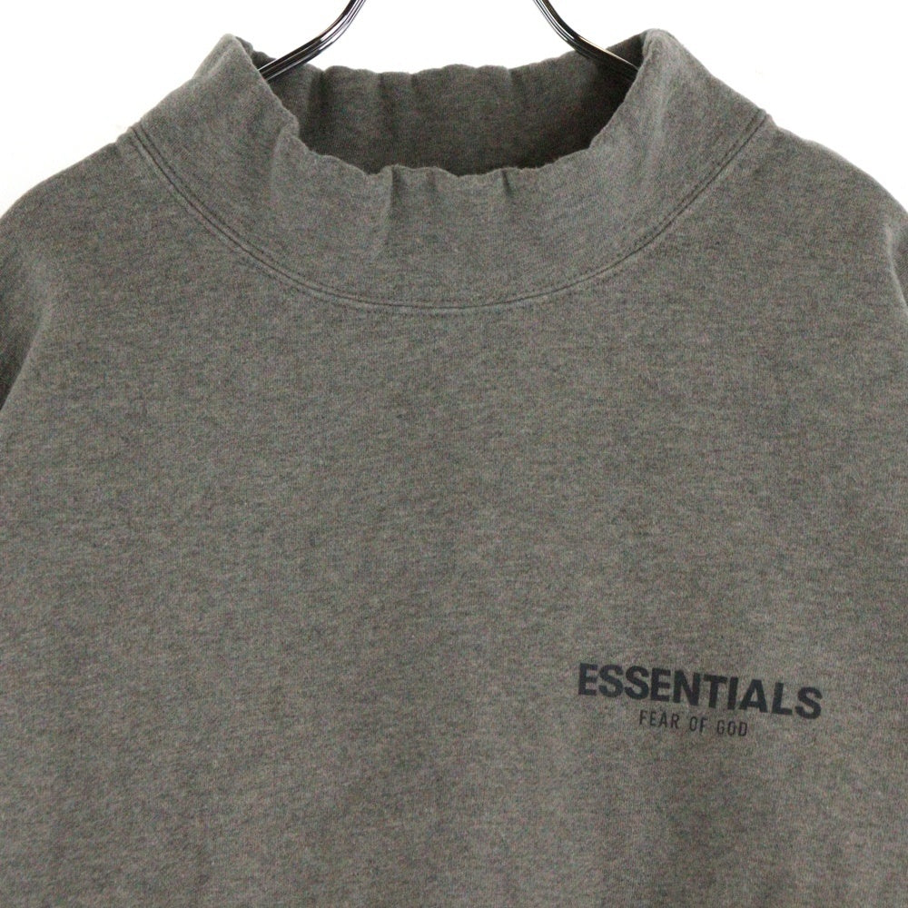 FEAR OF GOD ESSENTIALS(フィアオブゴッド エッセンシャルズ) MOCK NECK SWEATSHIRT リフレクターロゴプリント モックネックスウェットトレーナー グレー