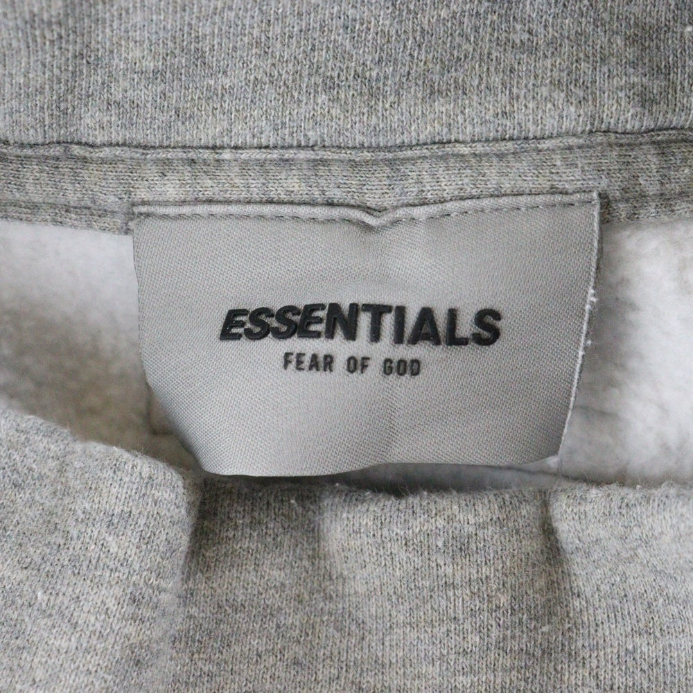 FEAR OF GOD ESSENTIALS(フィアオブゴッド エッセンシャルズ) MOCK NECK SWEATSHIRT リフレクターロゴプリント モックネックスウェットトレーナー グレー