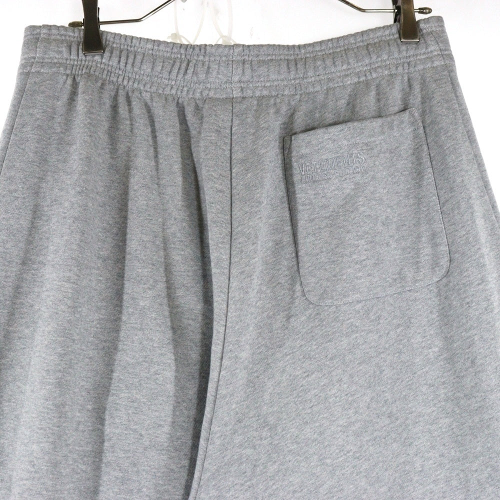 VETEMENTS(ヴェトモン) LIMITEDEDITION SWEAT PANTS GRAY GARDEROBE リミテッドエディション スウェットパンツ ロゴ刺繍 グレー UA65SP165G