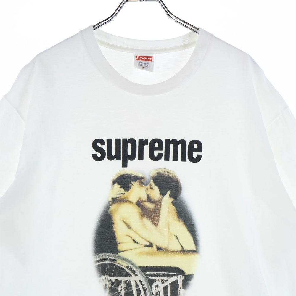 SUPREME(シュプリーム) 23SS KISS TEE フロントロゴ 半袖Tシャツカットソー ホワイト
