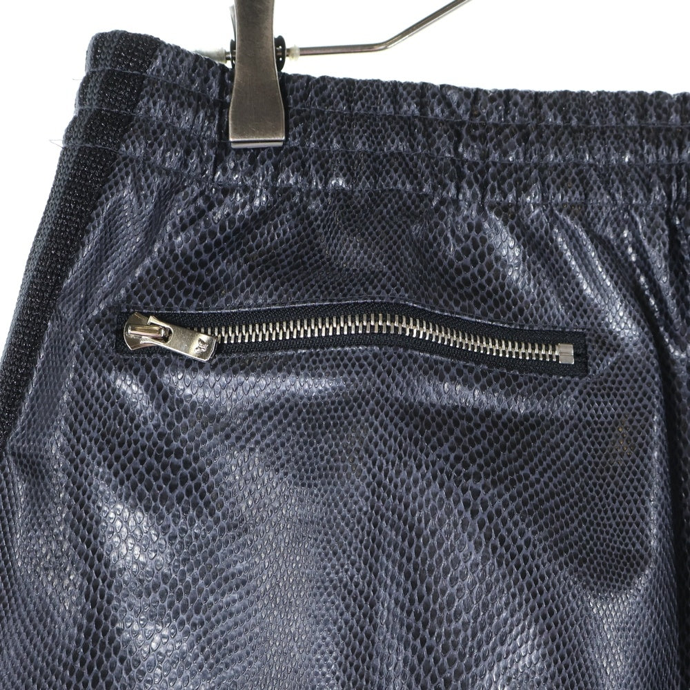 Needles(ニードルス) 24AW×NUBIAN TRACK PANTS SYNCETIC LEATHER EXCLUSIVE NS1585 ヌビアン トラックパンツ フェイクレザー ブラック