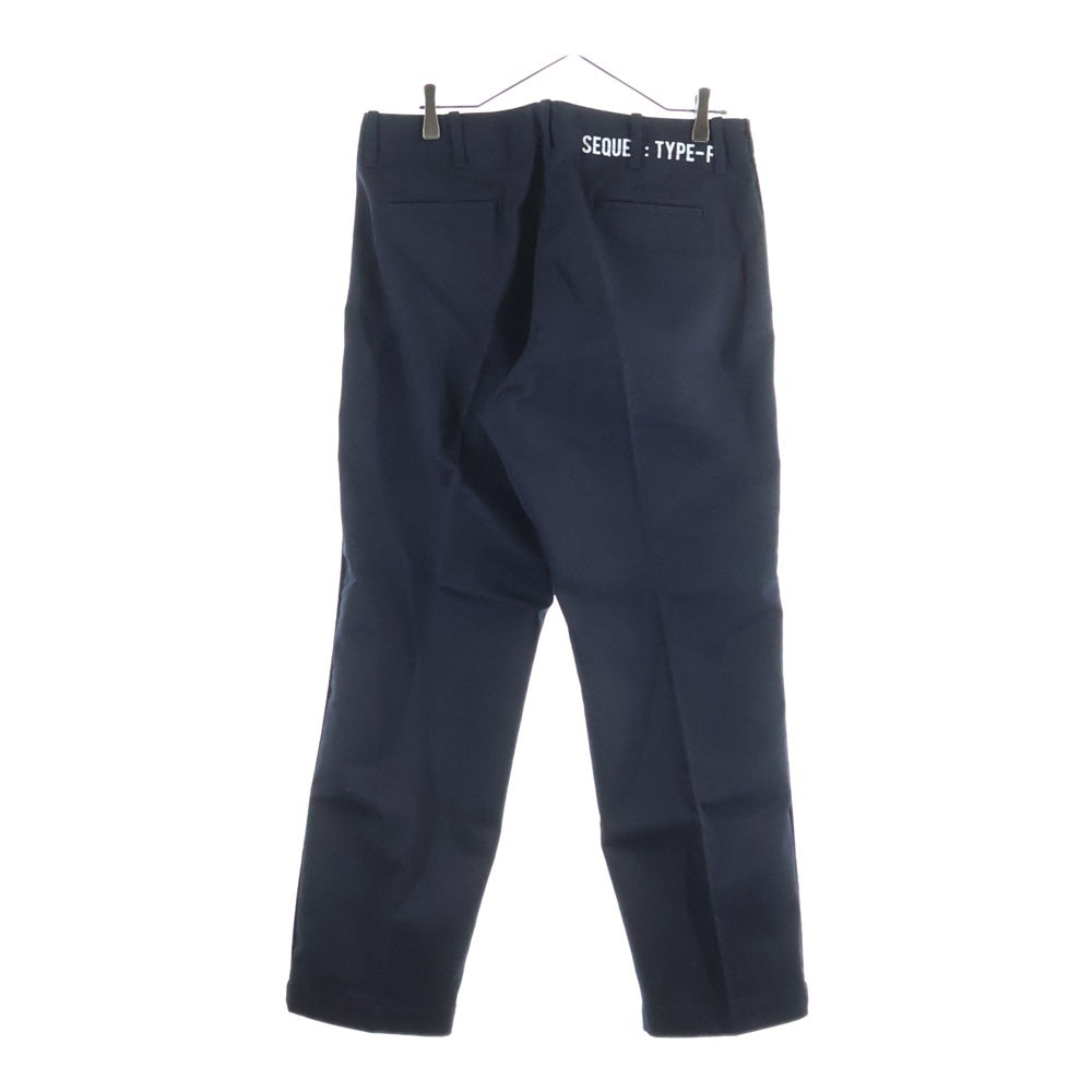 SEQUEL(シークエル) 21SS CHINO PANTS (TYPE-F) バックロゴプリント チノパンツ ネイビー SQ-21SS-PT-03