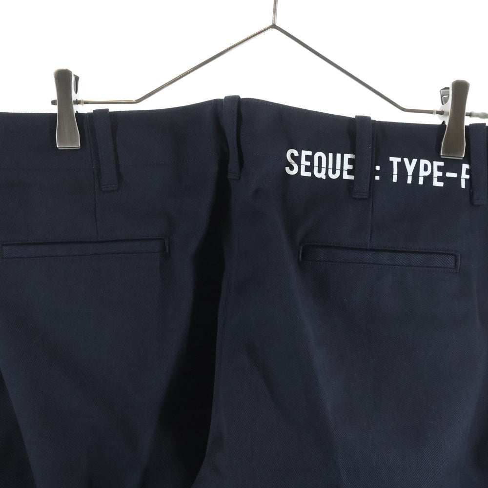 SEQUEL(シークエル) 21SS CHINO PANTS (TYPE-F) バックロゴプリント チノパンツ ネイビー SQ-21SS-PT-03