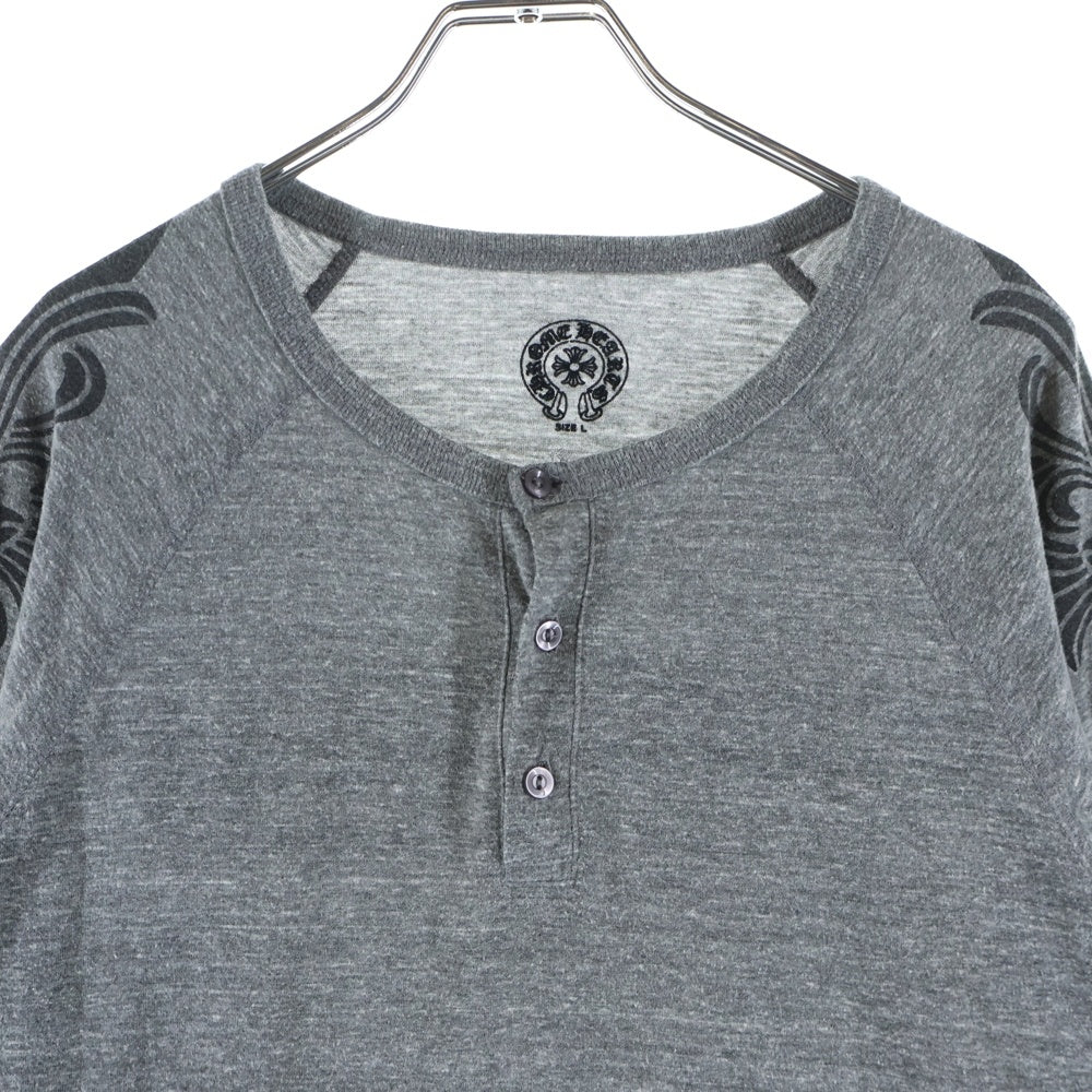 CHROME HEARTS(クロムハーツ) 袖フローラル バックスクロールラベル ラグランスリーブ 七分袖ヘンリーネックTシャツ カットソー グレー
