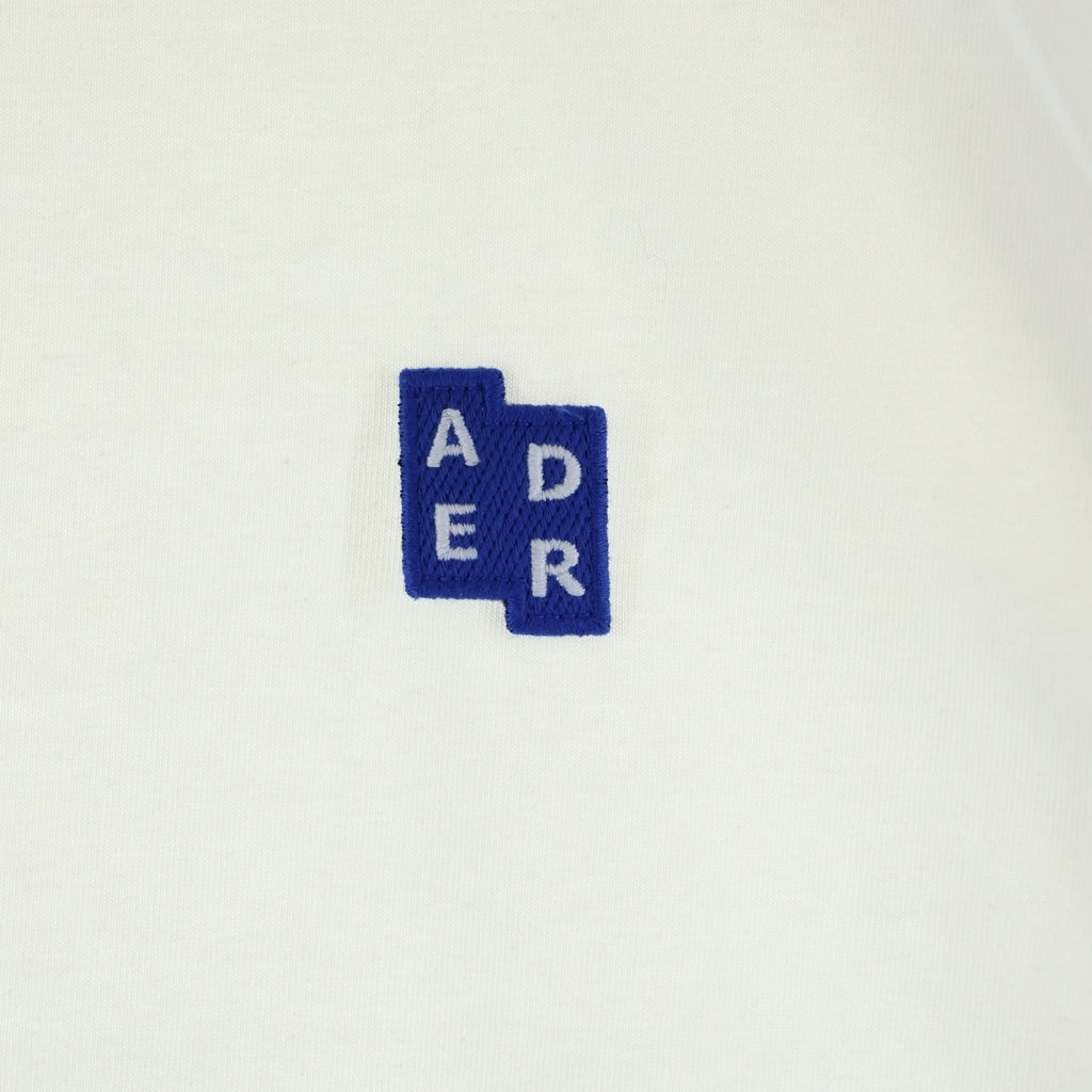 ADER ERROR(アーダーエラー) BL TAG T-SHIRT 01 フロントロゴ 半袖Tシャツ カットソー ホワイト BO42FYTS0101OW