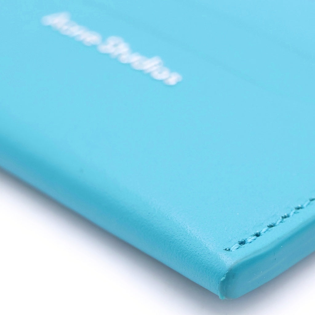 Acne Studios(アクネ ストゥディオズ) Leather Card Case レザーカードケース フロントロゴ エンボスロゴ ブルー