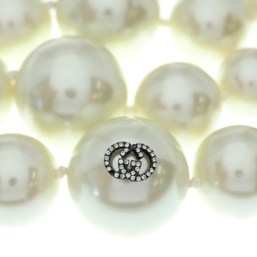 GUCCI グッチ 19AW Pearl Necklace 3連パールネックレス クロージャー付き インターロッキング カラーストーン フェイクパール ラインストーン ホワイト/レッド GUCCI(グッチ) 19AW Pearl Necklace 3連パールネックレス クロージャー