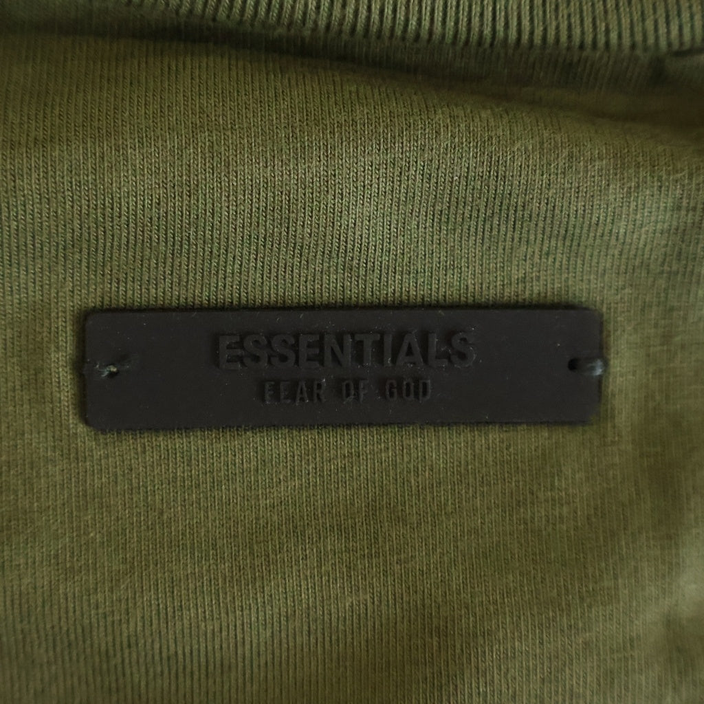 FEAR OF GOD ESSENTIALS(フィアオブゴッド エッセンシャルズ) S/S T-SHIRT フロントロゴ 半袖Tシャツ カットソー カーキ