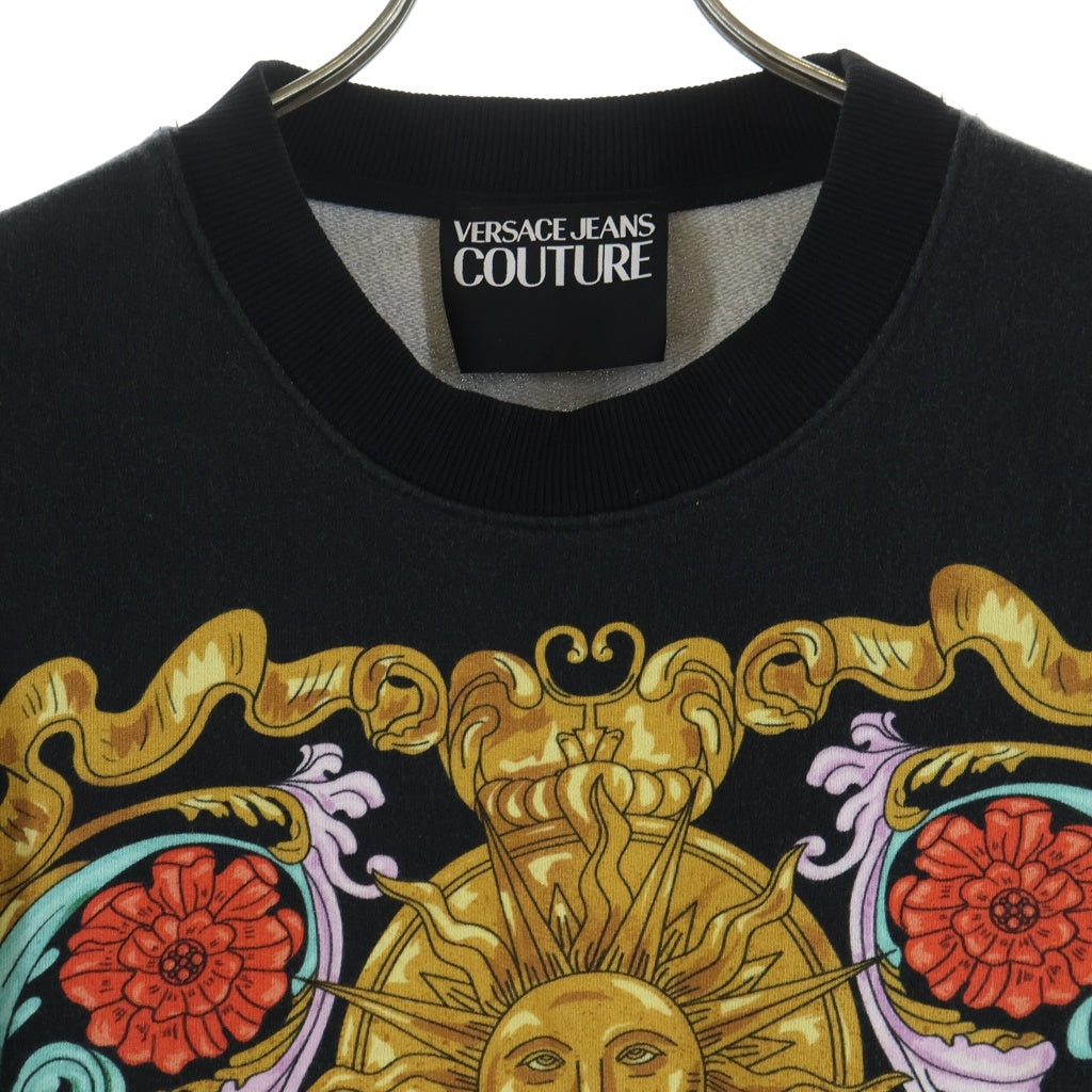 VERSACE JEANS COUTURE(ヴェルサーチジーンズクチュール) Barok Desenli Sweatshirt バロック柄 クルーネックスウェット トレーナー ブラック/マルチカラー 72GAI3RS
