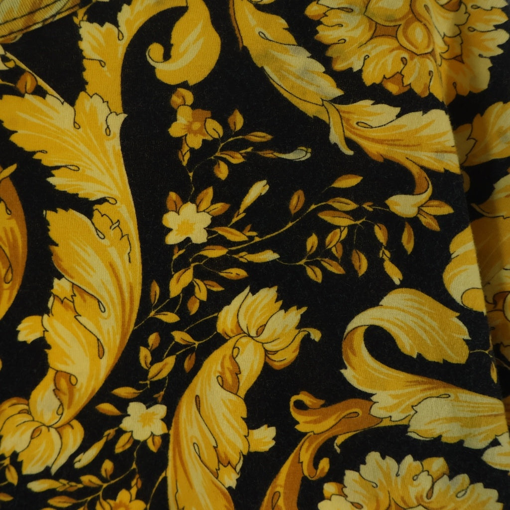 VERSACE(ヴェルサーチ) Barocco バロッコ デジタルプリント コットン 半袖Tシャツ カットソー ブラック/イエロー 1000959