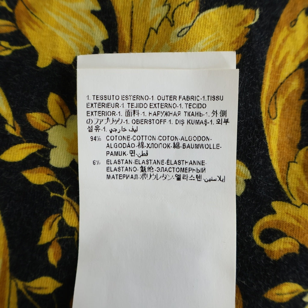 VERSACE(ヴェルサーチ) Barocco バロッコ デジタルプリント コットン 半袖Tシャツ カットソー ブラック/イエロー 1000959