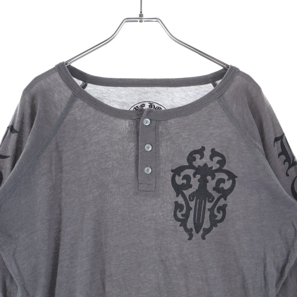 CHROME HEARTS(クロムハーツ) OLD CH CEMETARY CROSS L/S TEE セメタリークロス 両面プリント コットン ヘンリーネック 七分袖Tシャツ 長袖カットソー グレー