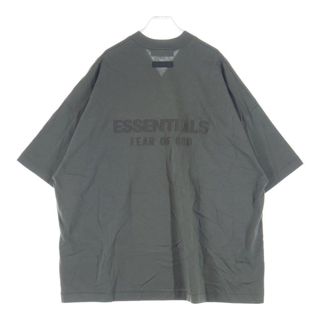 FEAR OF GOD ESSENTIALS(フィアオブゴッド エッセンシャルズ) Vネック バックロゴ 半袖Tシャツ カットソー カーキ