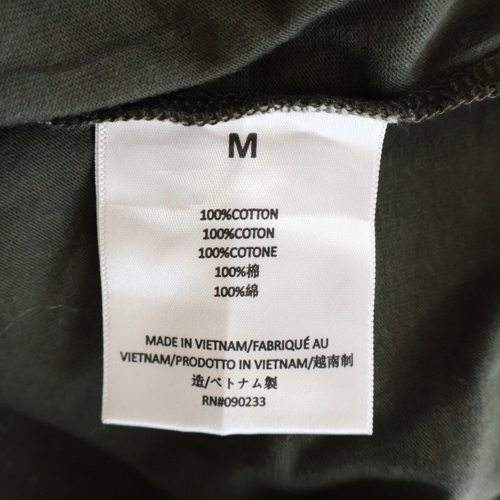 FEAR OF GOD ESSENTIALS(フィアオブゴッド エッセンシャルズ) Vネック バックロゴ 半袖Tシャツ カットソー カーキ