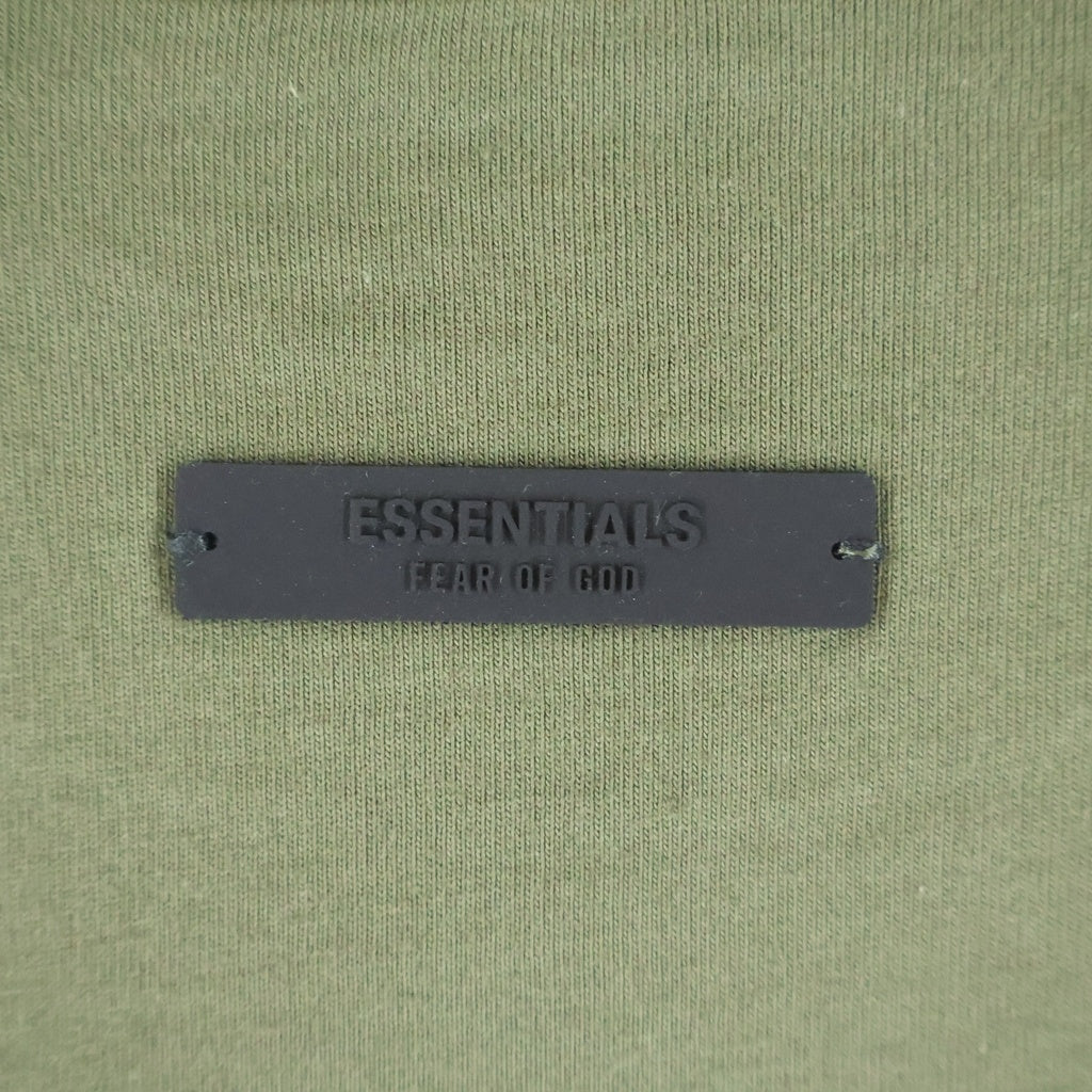 FEAR OF GOD ESSENTIALS(フィアオブゴッド エッセンシャルズ) ブランドロゴ プリント長袖Tシャツ カットソー カーキ