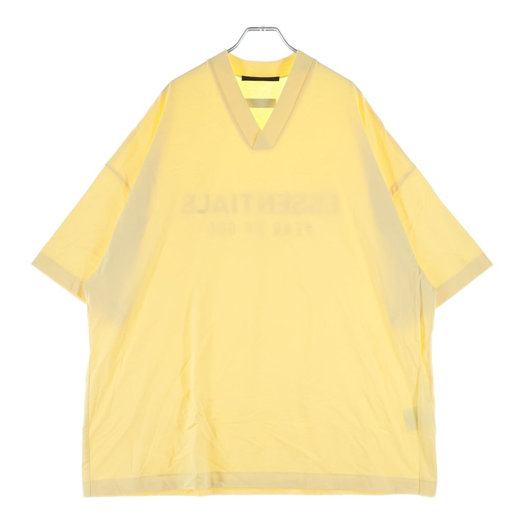 FEAR OF GOD ESSENTIALS(フィアオブゴッド エッセンシャルズ) Vネック バックロゴ 半袖Tシャツ カットソー イエロー