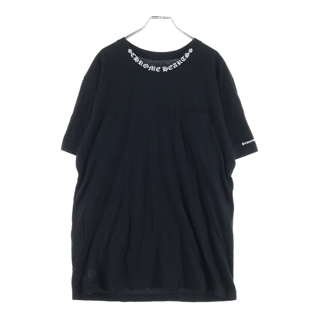 CHROME HEARTS(クロムハーツ) NECK LOGO S/S TEE ネックロゴプリント チェストポケット クルーネック半袖Tシャツ カットソー ブラック