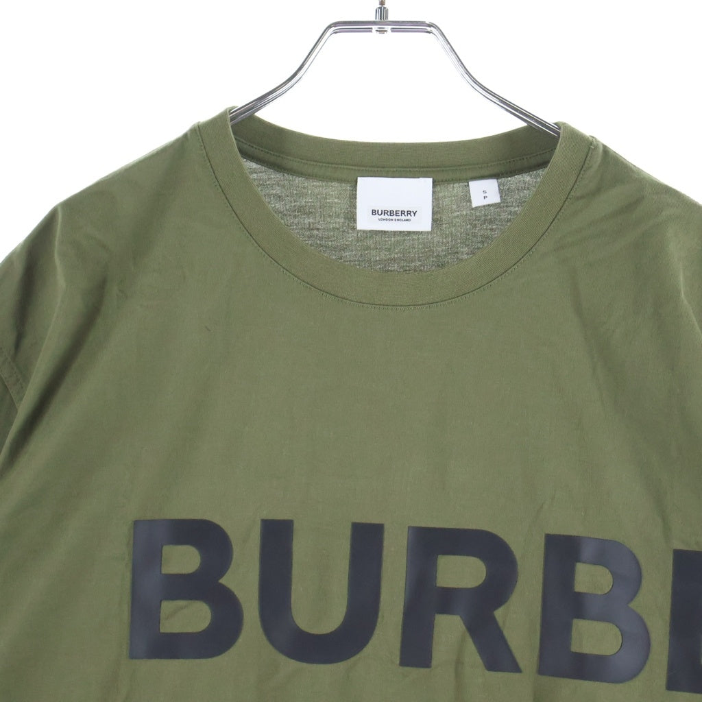 BURBERRY(バーバリー) HARLFORD ホースフェリープリント クルーネック半袖Tシャツ カットソー カーキ 8055249