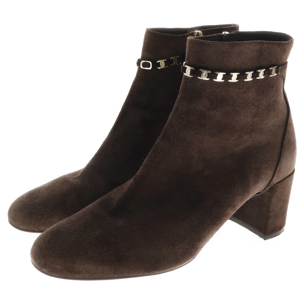 Salvatore Ferragamo(サルヴァトーレ フェラガモ) GHILA ヴァラチェーン スエード ショート ブーツ レディース ブラウン