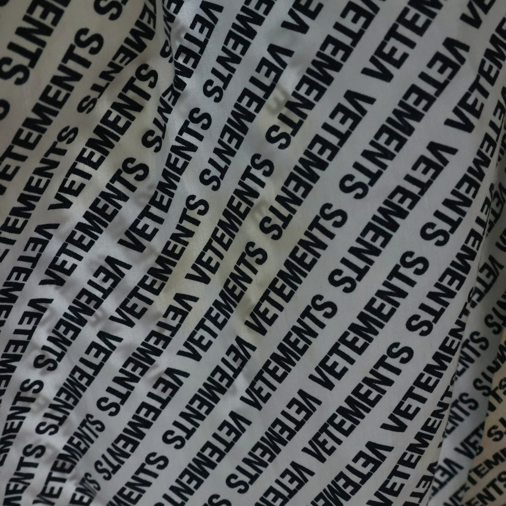 VETEMENTS(ヴェトモン) 18SS MONOGRAM OVERSIZED BD SHIRT モノグラム オーバーサイズ ボタンダウン 長袖 シャツ ブラック/ホワイト WSS18SH2